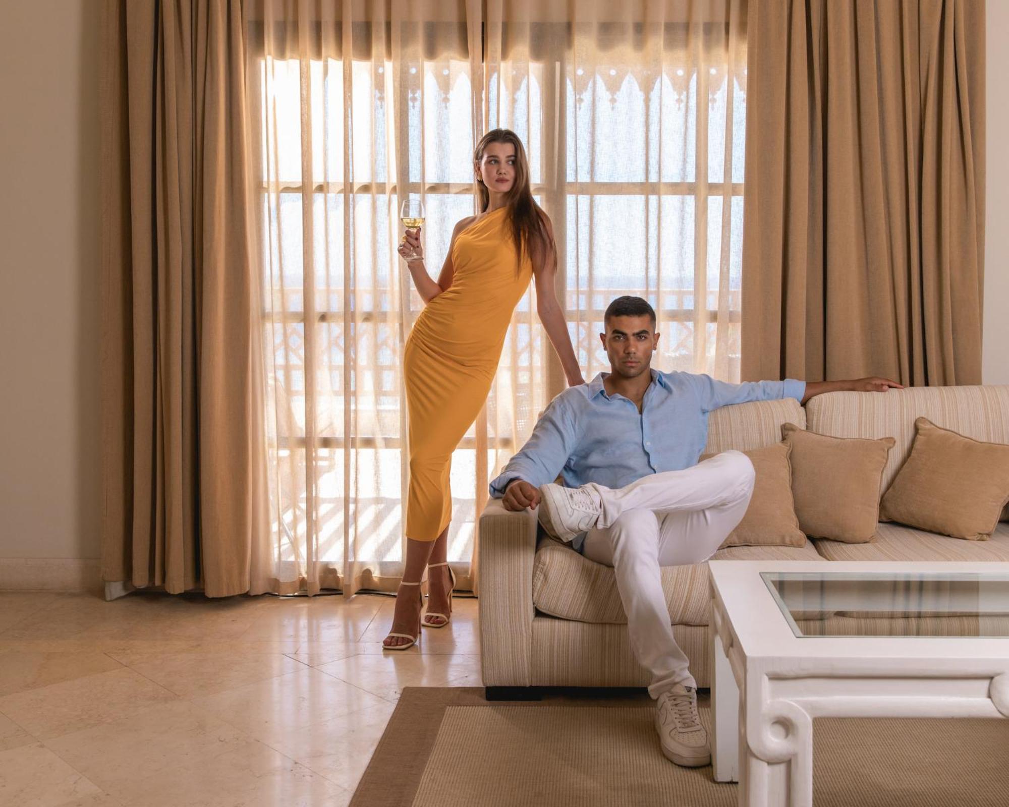 The Makadi Spa Hotel - Couples Only 18 Years Plus Hurghada Exterior foto A couple in a living room