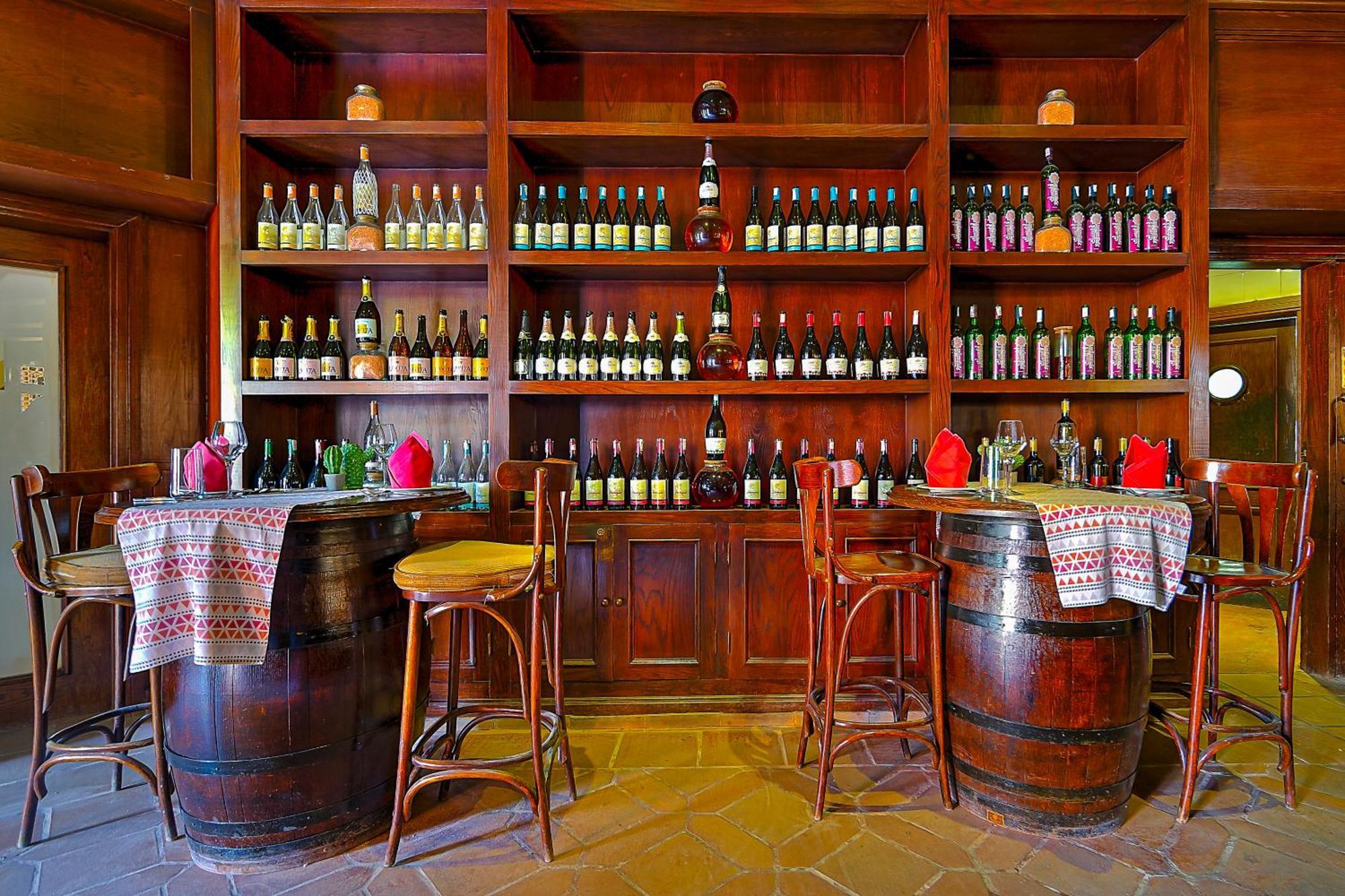 The Makadi Spa Hotel - Couples Only 18 Years Plus Hurghada Exterior foto A wine bar in Spain