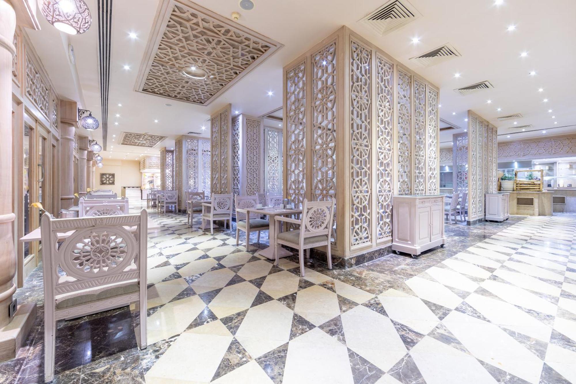 The Makadi Spa Hotel - Couples Only 18 Years Plus Hurghada Exterior foto The interior of the restaurant