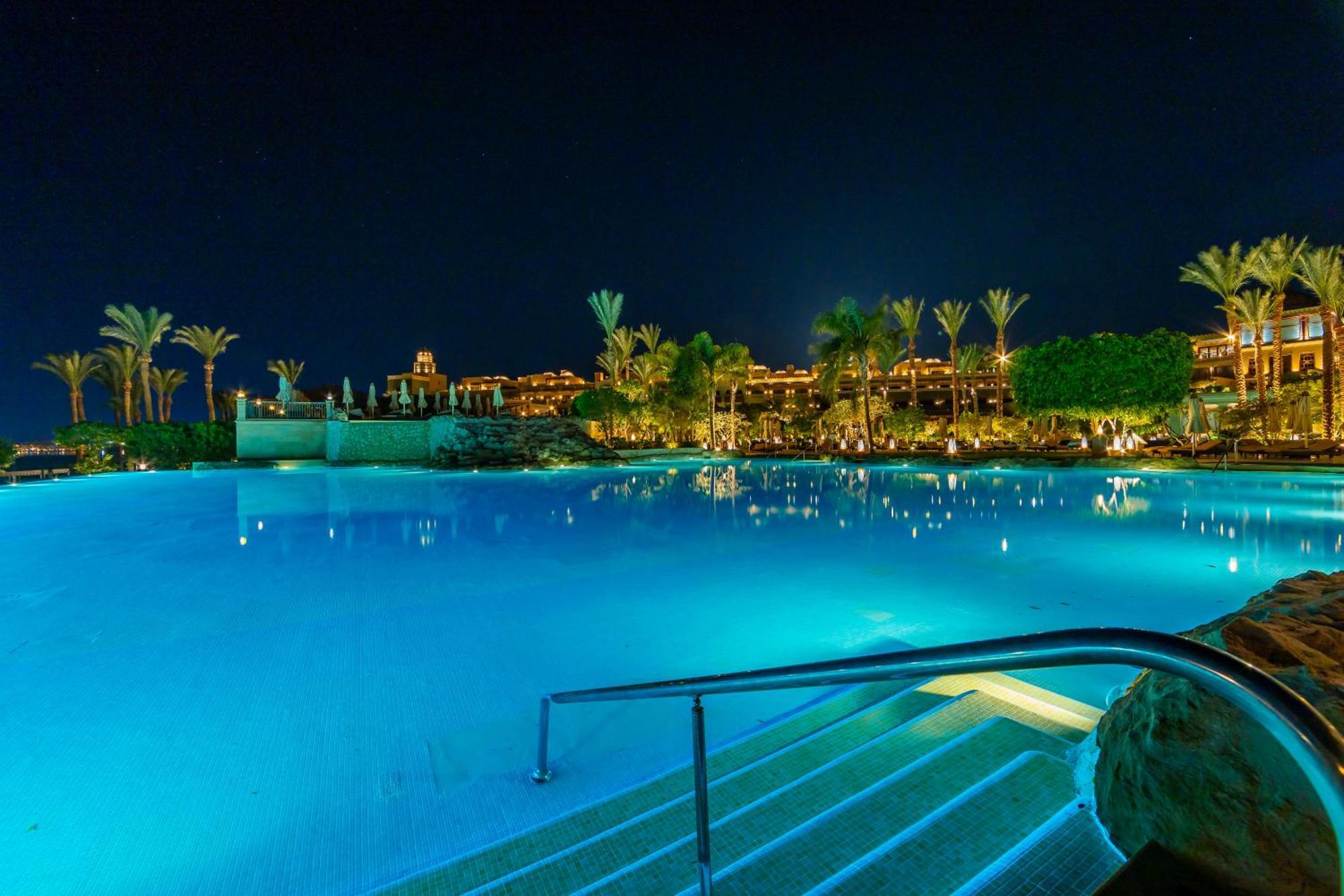 The Makadi Spa Hotel - Couples Only 18 Years Plus Hurghada Exterior foto The pool at the Hilton Sharm El Menah